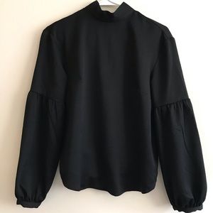 Long sleeve with balloon sleeves